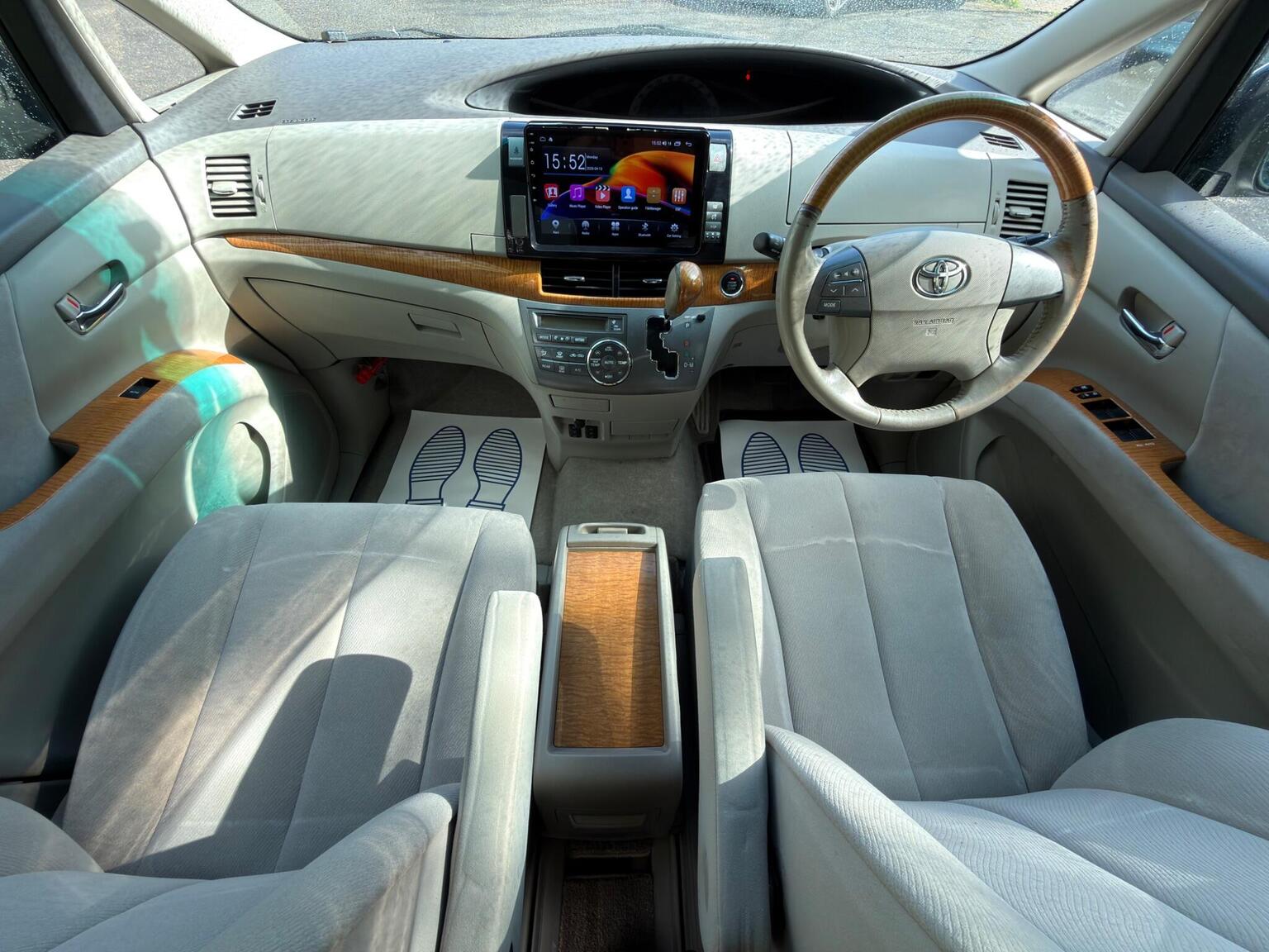 
								Toyota Estima MPV VVT-h full									