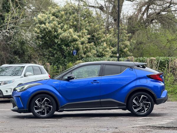 
								Toyota C-HR Dynamic full									