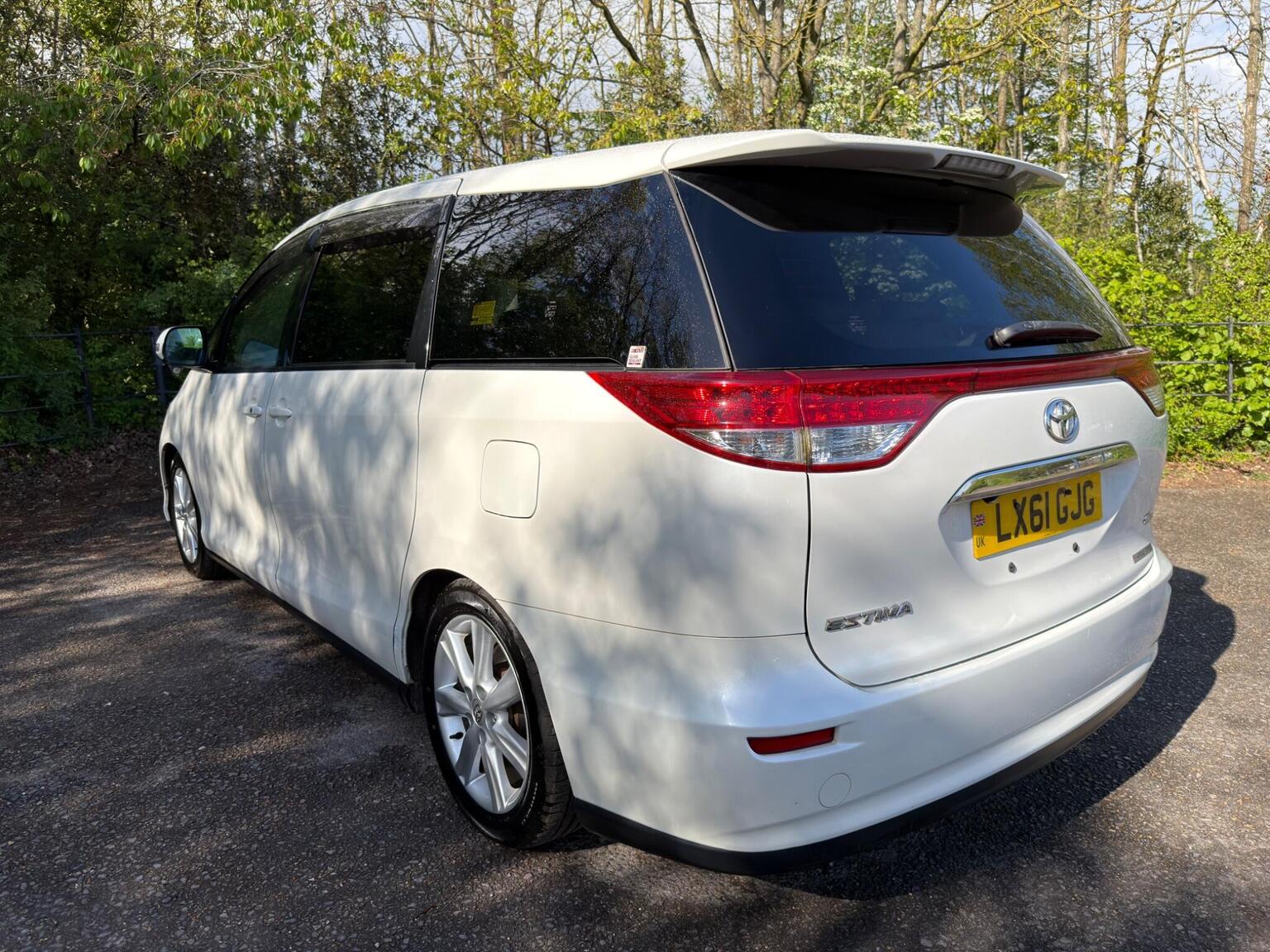 
								Toyota Estima MPV VVT-h full									