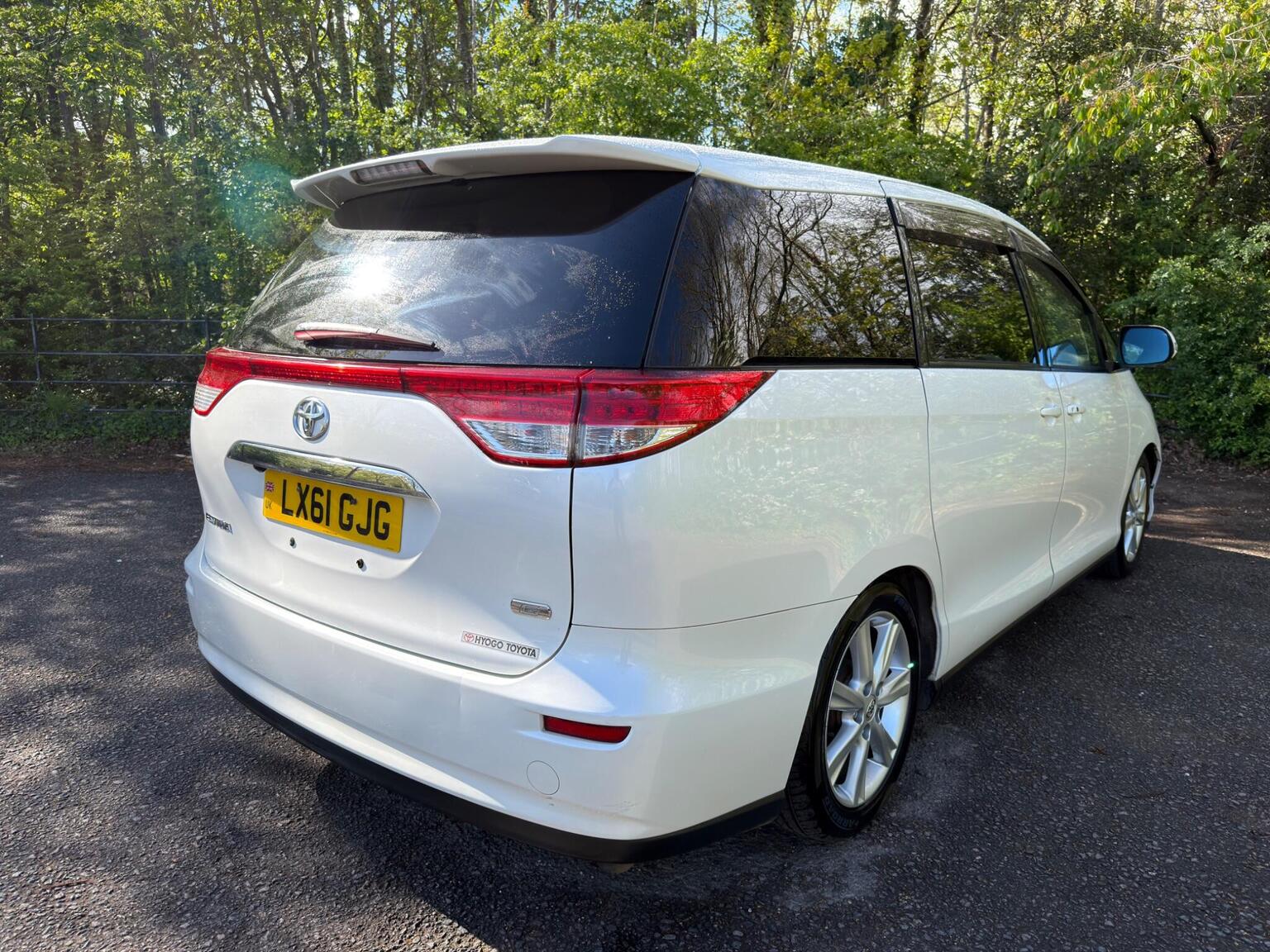 
								Toyota Estima MPV VVT-h full									
