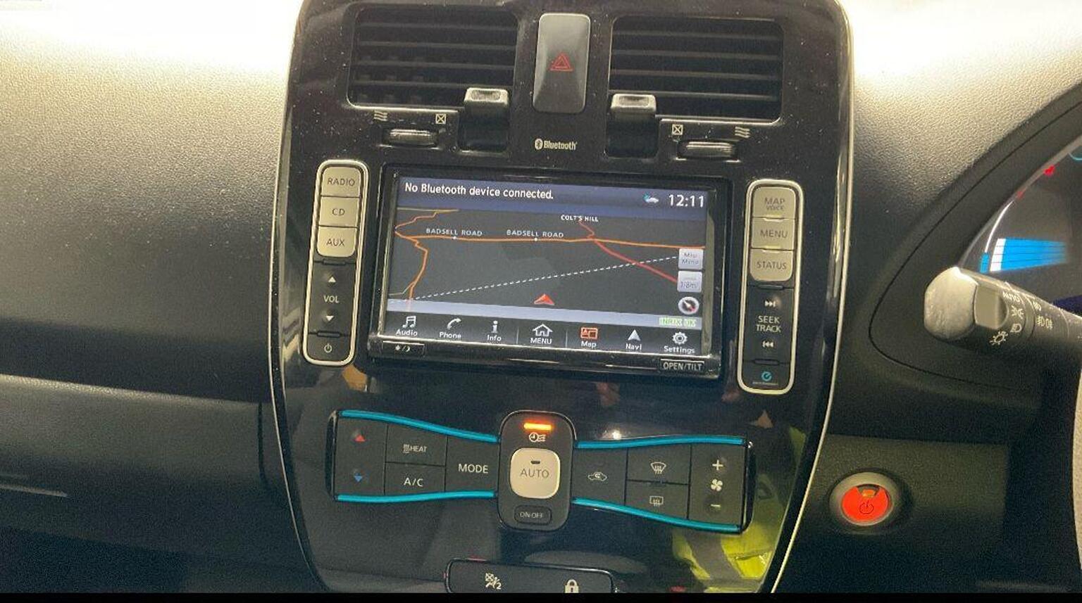 
								Nissan Leaf Hatchback full									