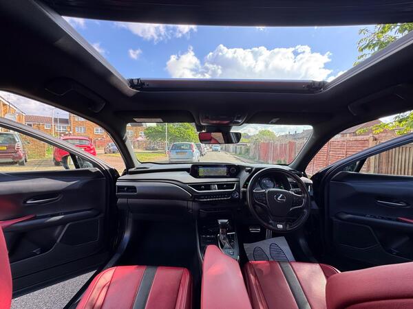 
								Lexus UX F Sport full									