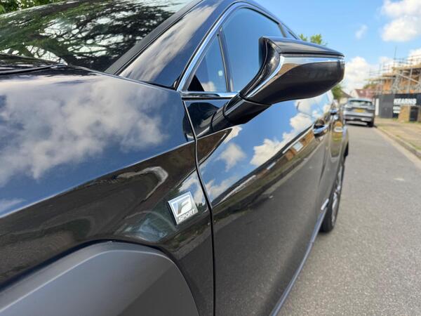 
								Lexus UX F Sport full									