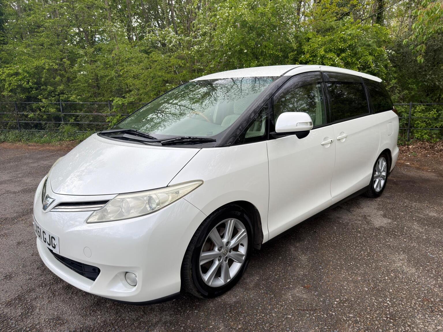 
								Toyota Estima MPV VVT-h full									