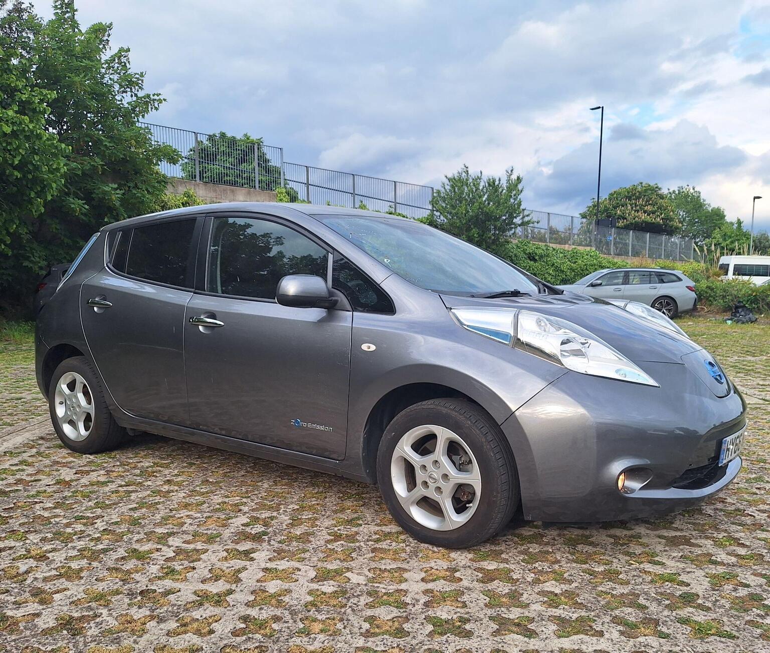 
								Nissan Leaf Hatchback full									
