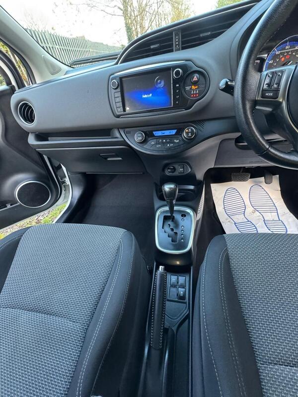 
								Toyota Yaris Icon Hatchback White full									