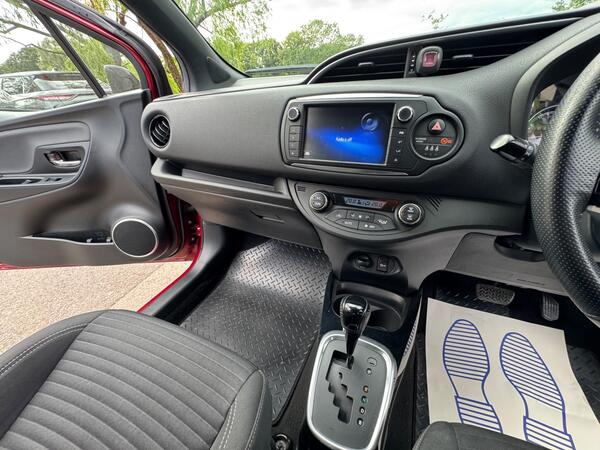 
								Toyota Yaris full									