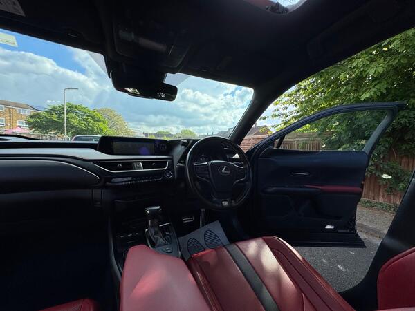
								Lexus UX F Sport full									