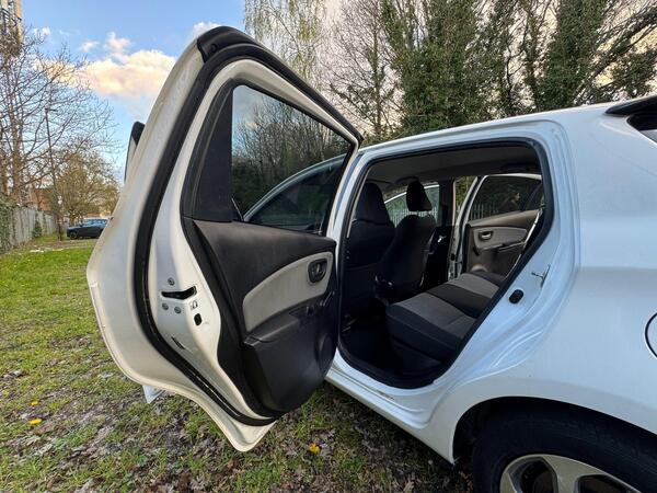 
								Toyota Yaris Icon Hatchback White full									