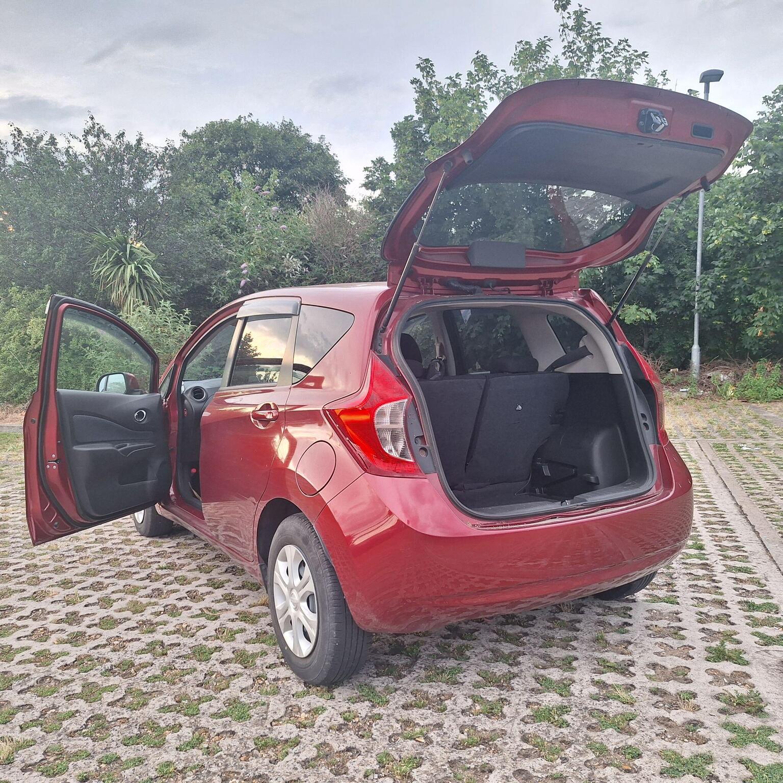 
								Nissan Note Premium full									