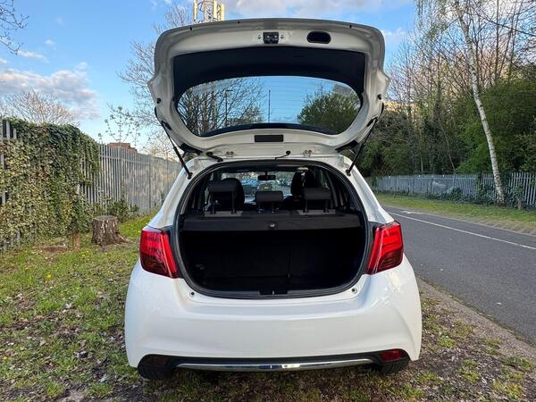 
								Toyota Yaris Icon Hatchback White full									