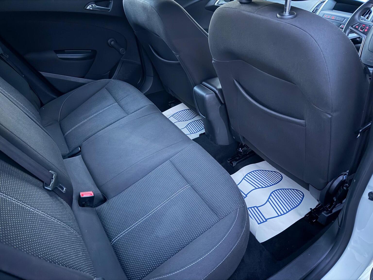 
								Vauxhall Astra Hatchback full									