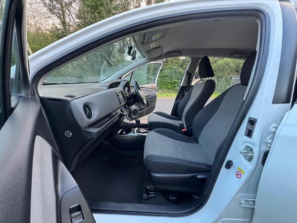 
								Toyota Yaris Icon Hatchback White full									