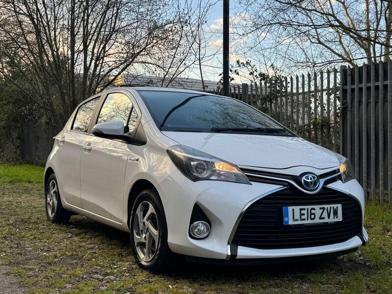 
								Toyota Yaris Icon Hatchback White full									