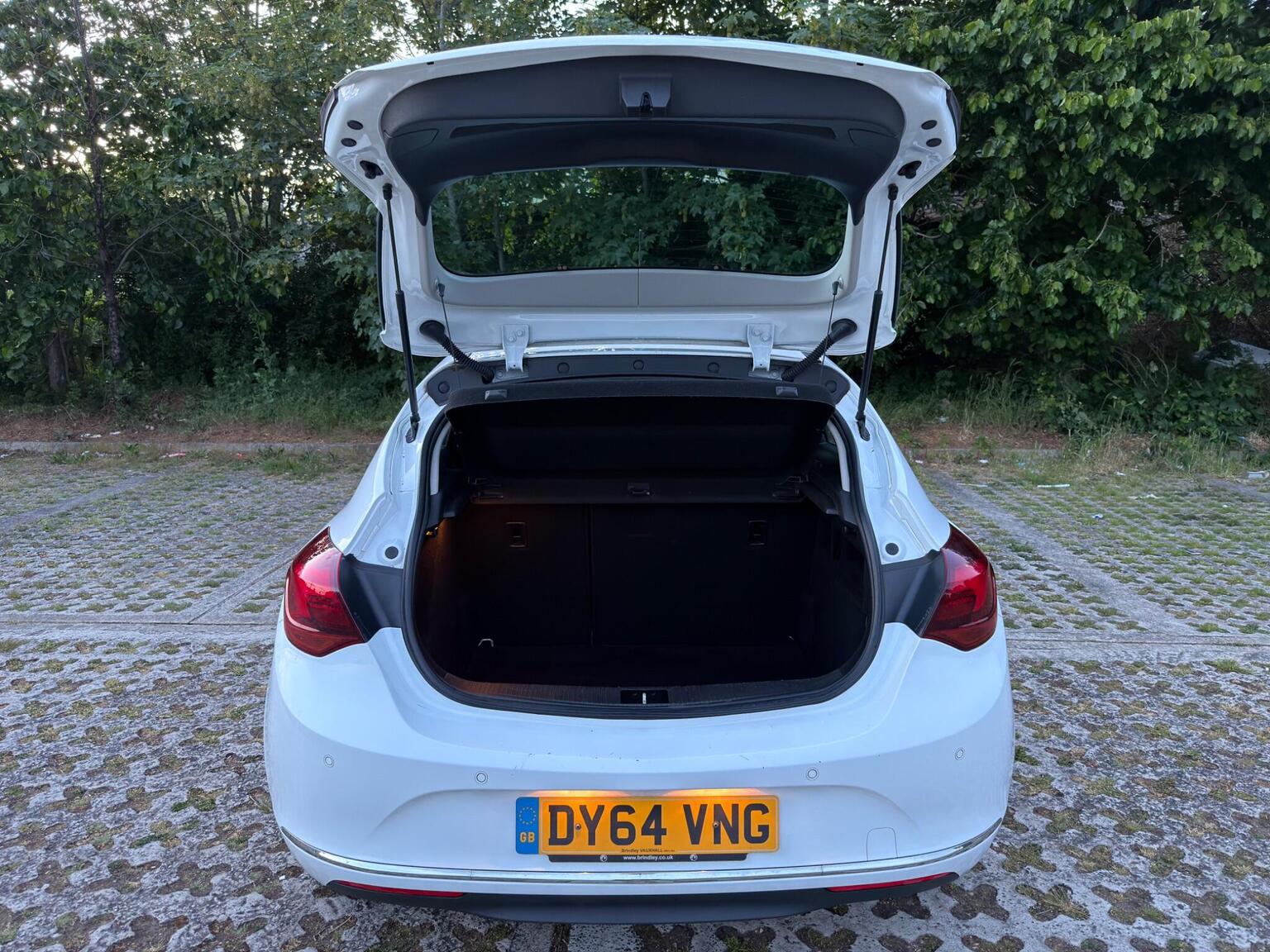 
								Vauxhall Astra Hatchback full									