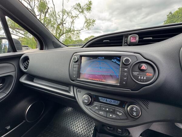 
								Toyota Yaris full									