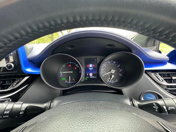 
								Toyota C-HR Dynamic full									