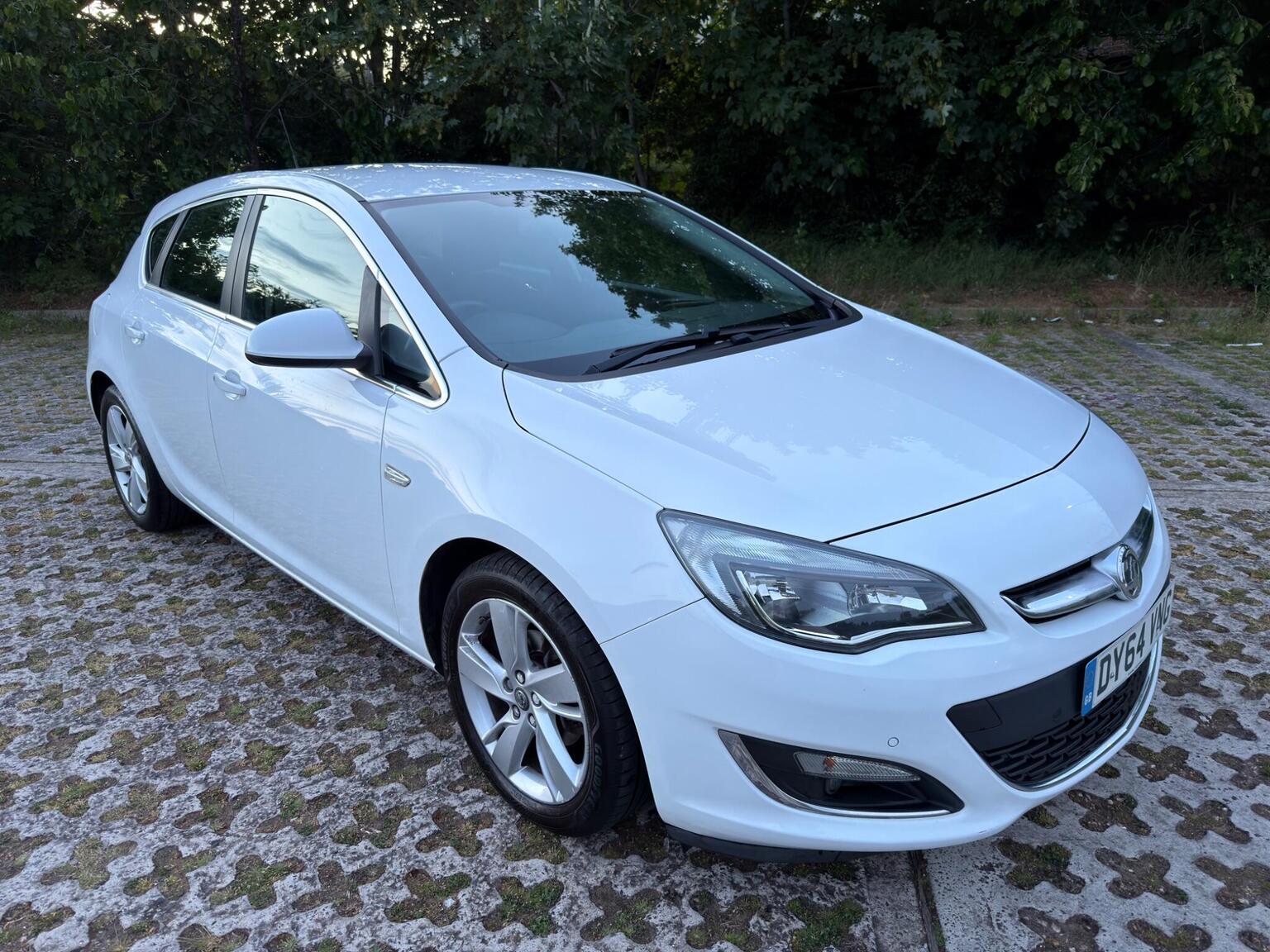 
								Vauxhall Astra Hatchback full									