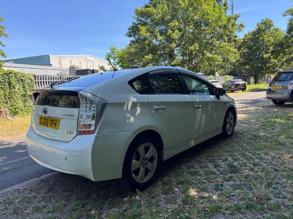 
								Toyota Prius 1.8 VVT-h T4 CVT Euro 5 full									