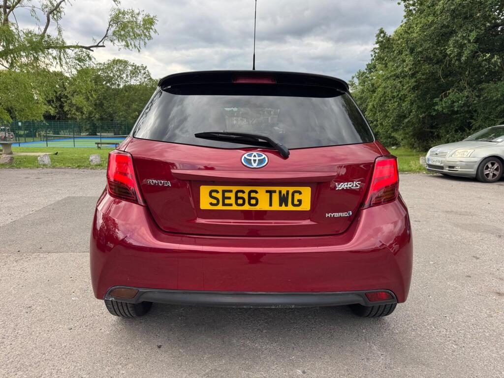
								Toyota Yaris 1.5 VVT-h Design E-CVT Euro 6 full									