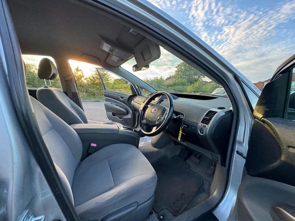 
								Toyota Prius 1.5 T Spirit CVT full									
