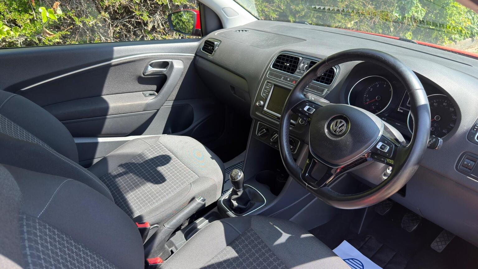 
								VOLKSWAGEN POLO Hatchback 1.0 full									