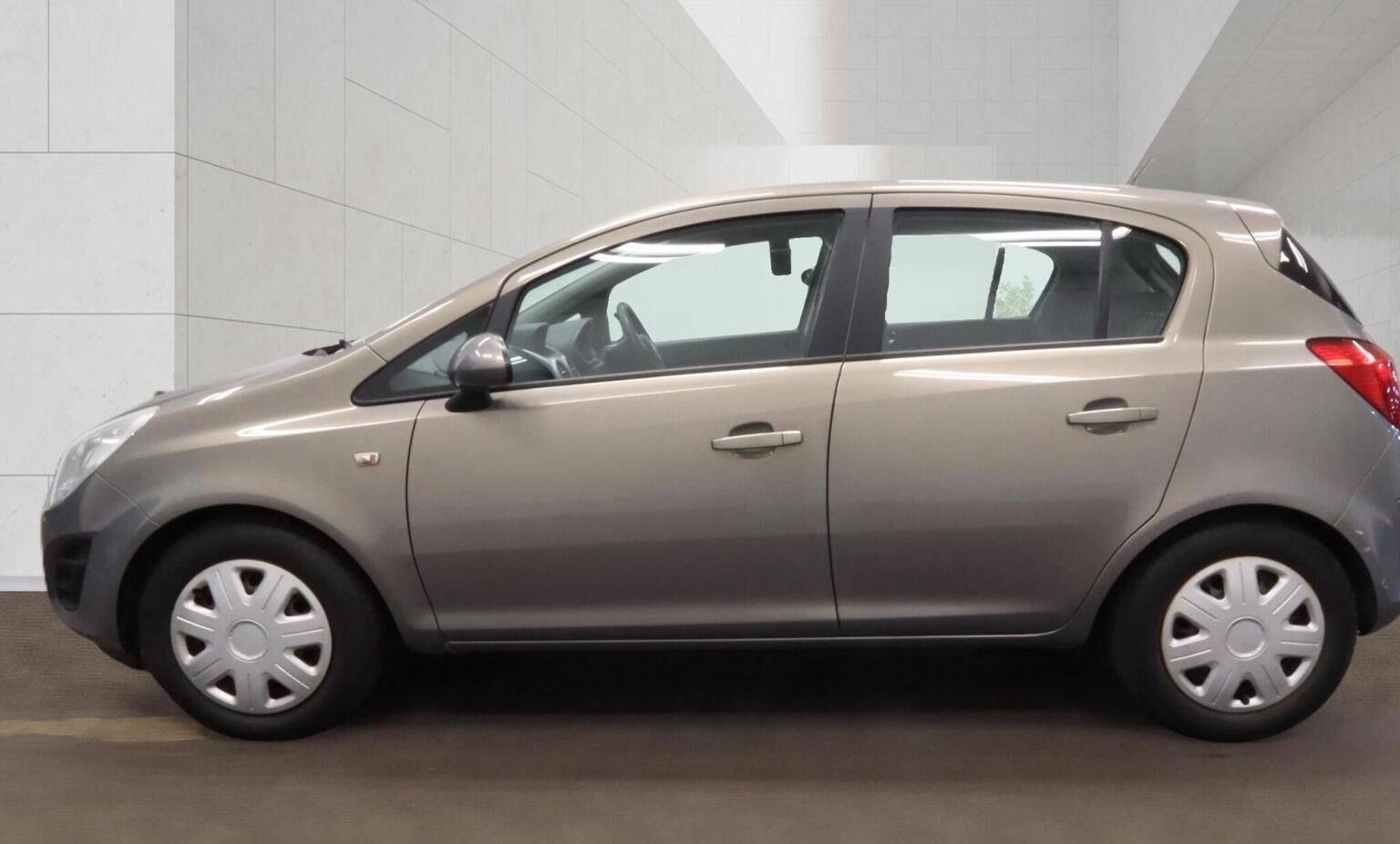 
								VAUXHALL CORSA Hatchback 1.4 full									