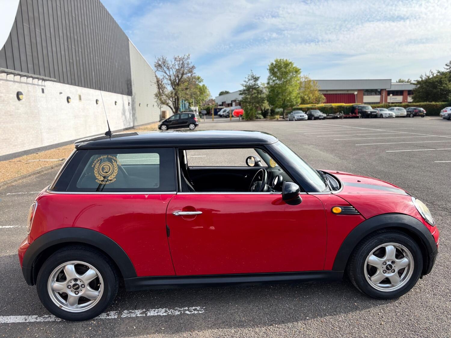 
								MINI Cooper D Hatch full									