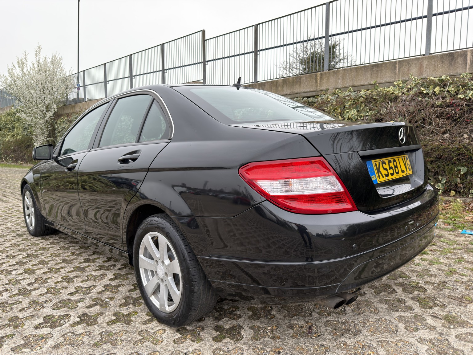 
								Mercedes Benz S Class full									