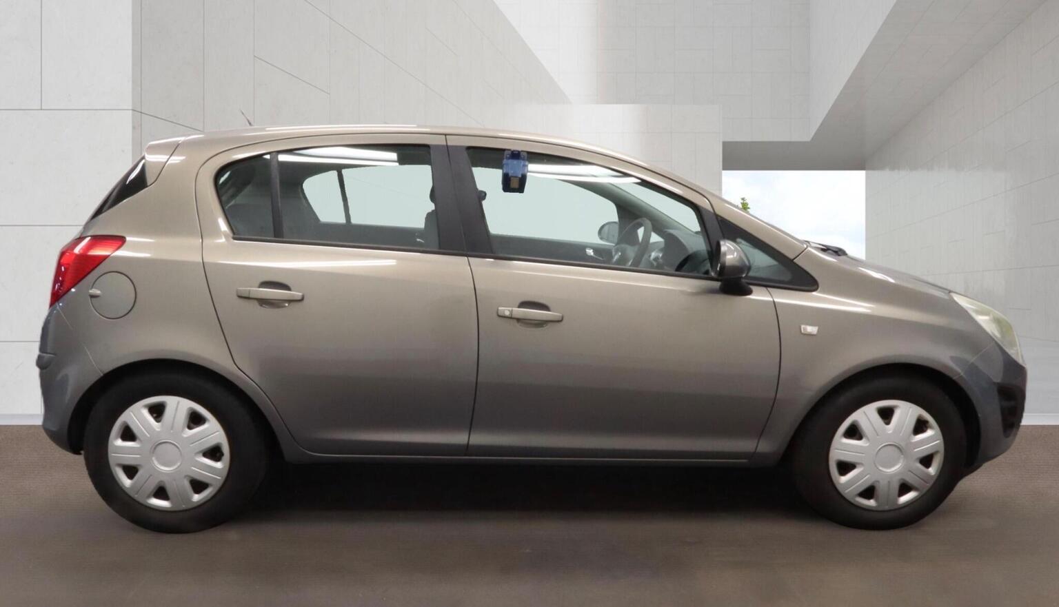 
								VAUXHALL CORSA Hatchback 1.4 full									