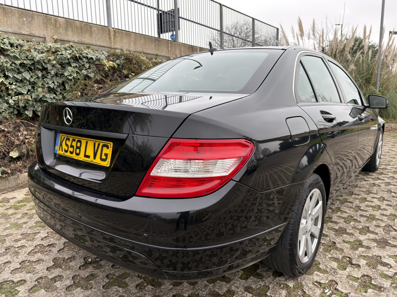 
								Mercedes Benz S Class full									