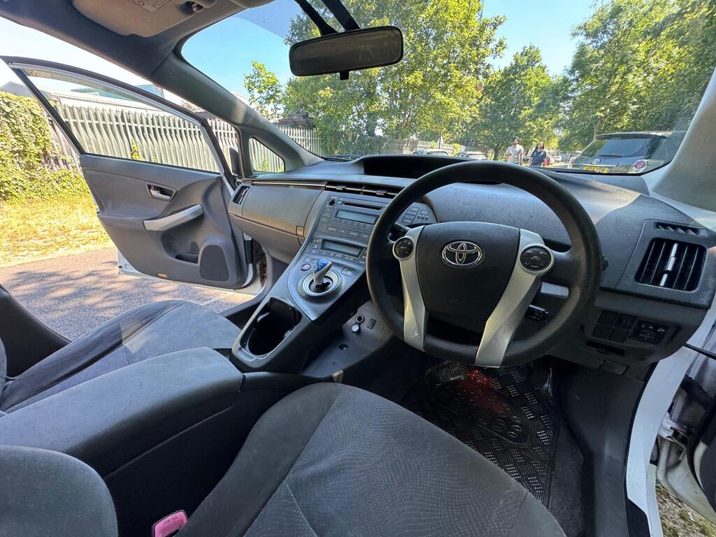 
								Toyota Prius 1.8 VVT-h T4 CVT Euro 5 full									