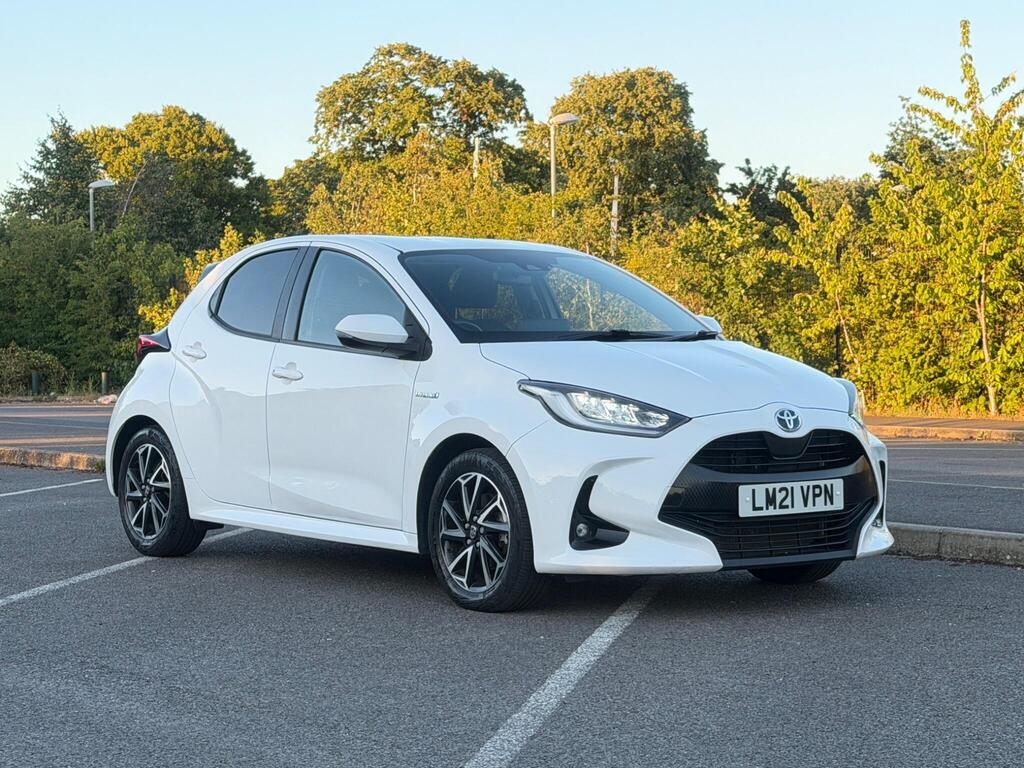 
								Toyota Yaris 1.5 VVT-h Design E-CVT Euro 6 full									