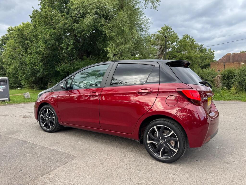 
								Toyota Yaris 1.5 VVT-h Design E-CVT Euro 6 full									