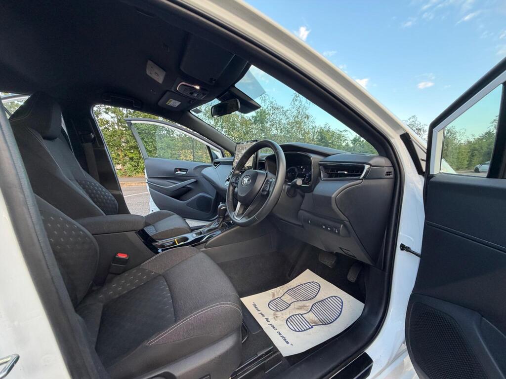 
								Toyota Corolla 1.8 VVT-h Icon Touring Sports CVT Euro 6 full									