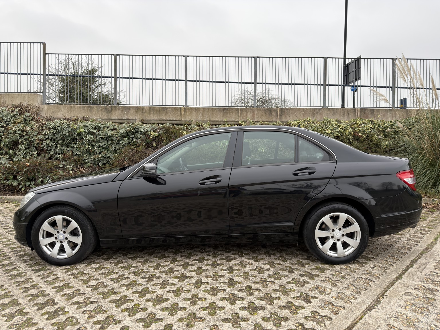 
								Mercedes Benz S Class full									