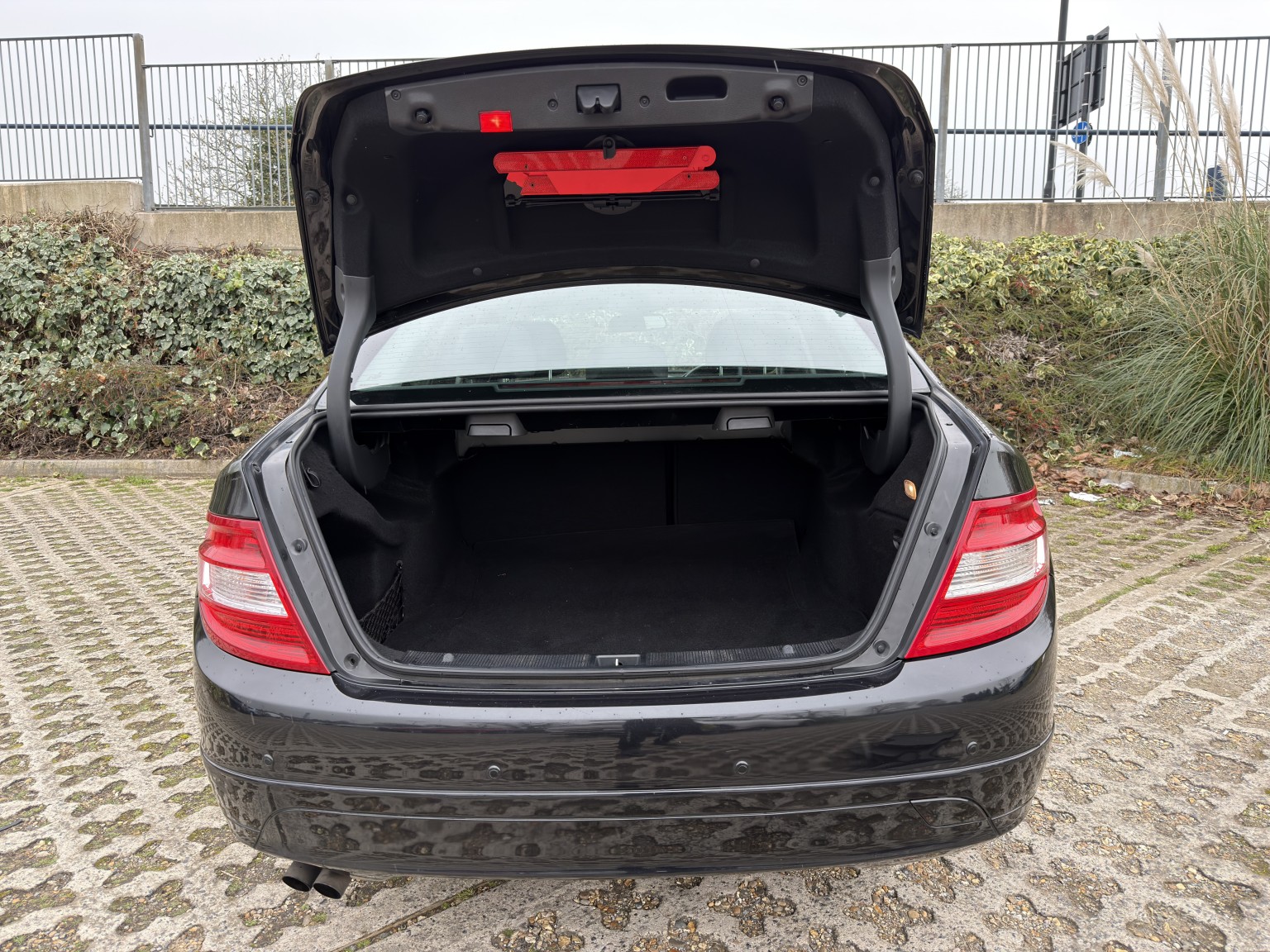 
								Mercedes Benz S Class full									