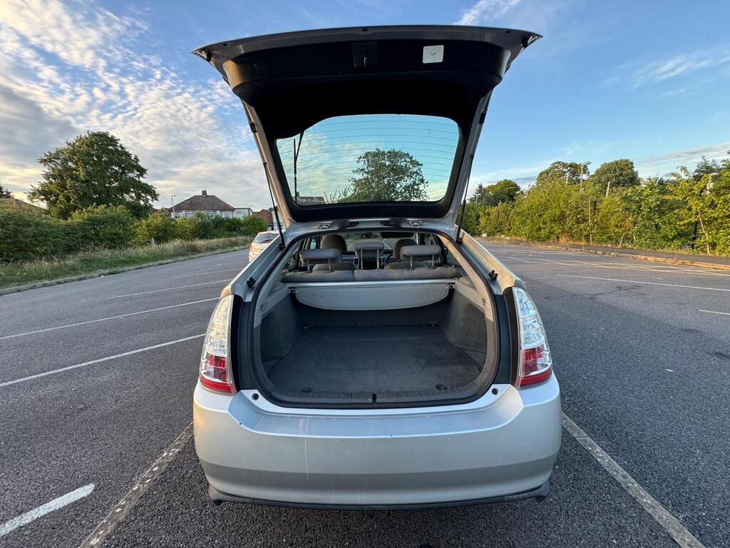 
								Toyota Prius 1.5 T Spirit CVT full									