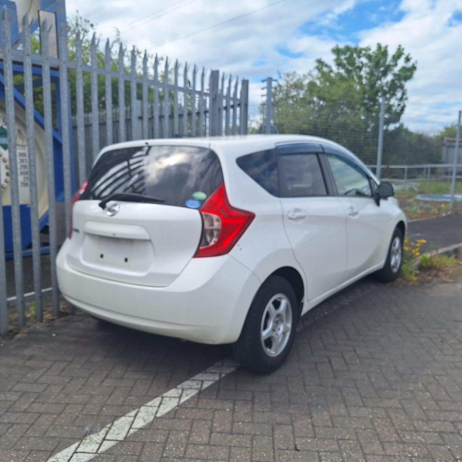 
								Nissan Note Acenta Premium full									