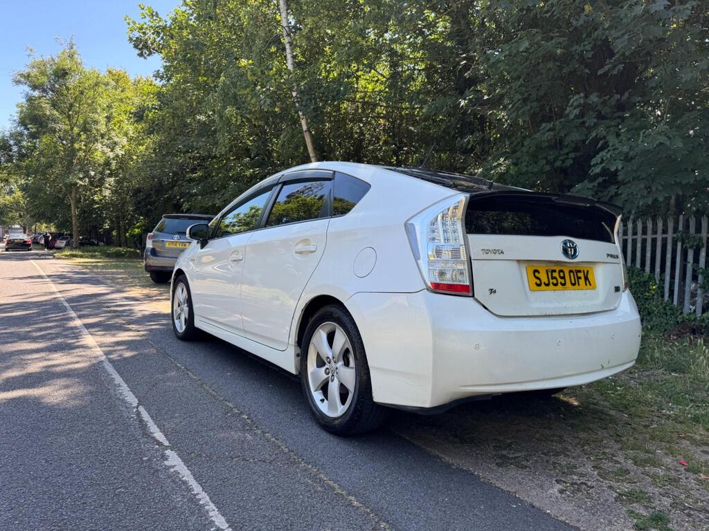 
								Toyota Prius 1.8 VVT-h T4 CVT Euro 5 full									