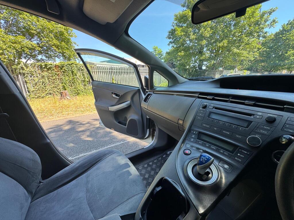 
								Toyota Prius 1.8 VVT-h T4 CVT Euro 5 full									