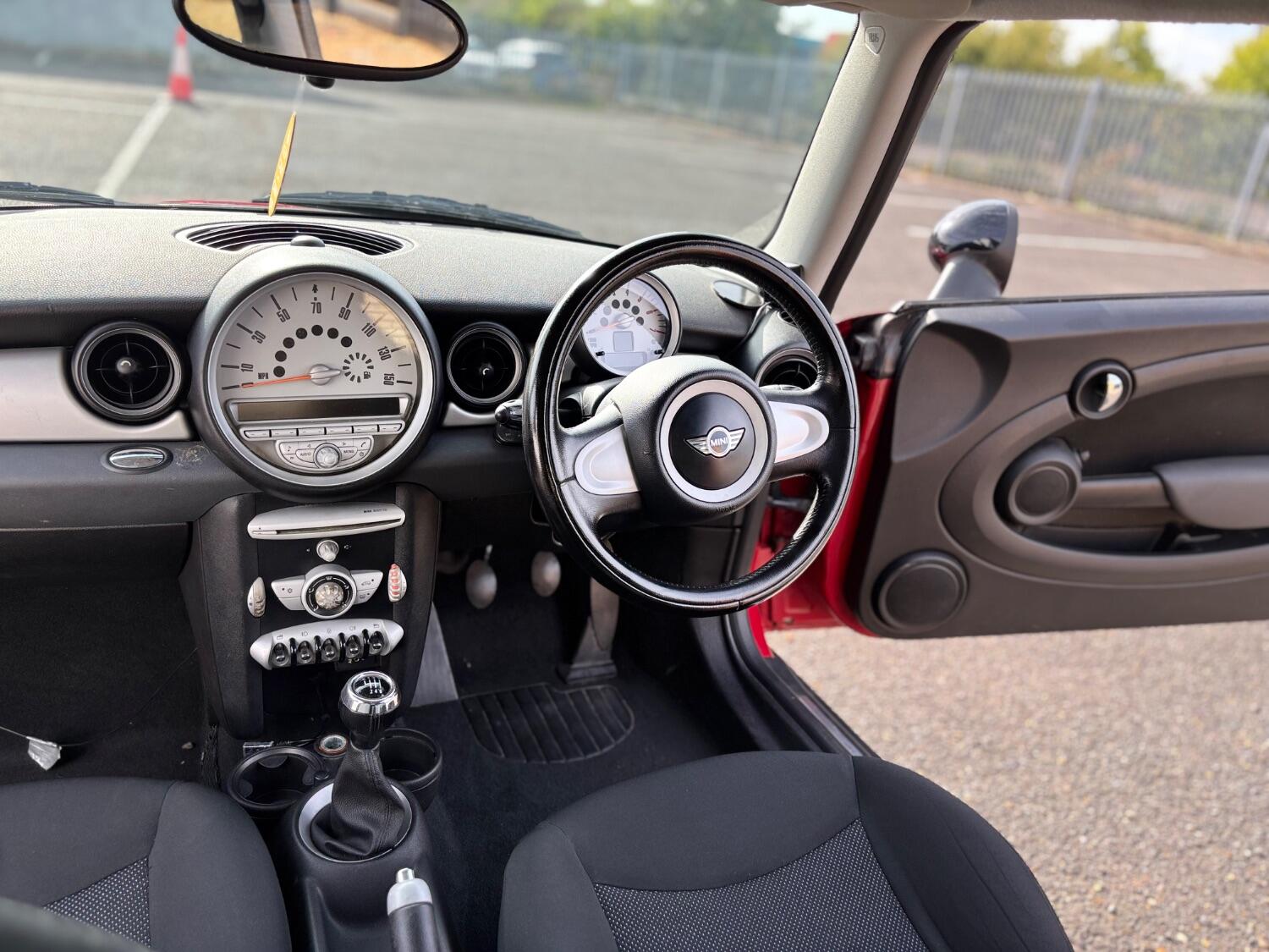 
								MINI Cooper D Hatch full									