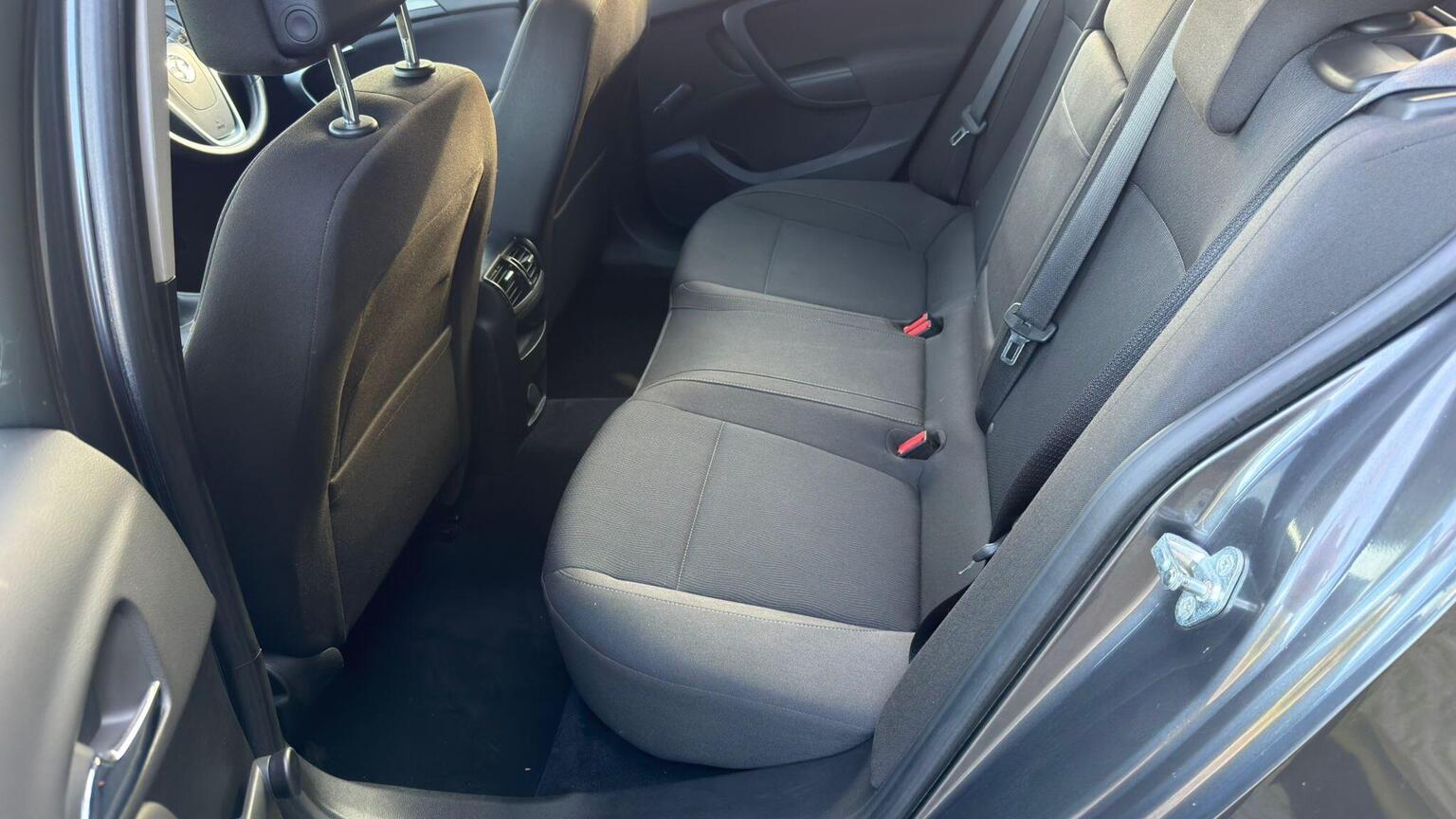 
								VAUXHALL INSIGNIA Hatchback 1.8 full									