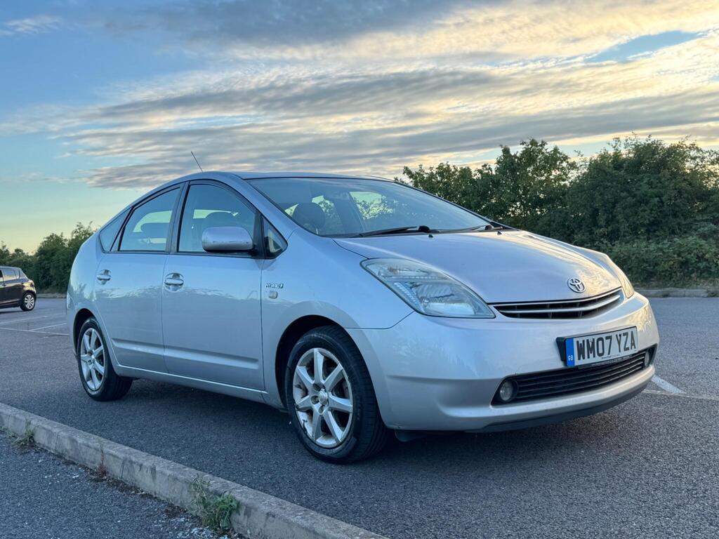 
								Toyota Prius 1.5 T Spirit CVT full									