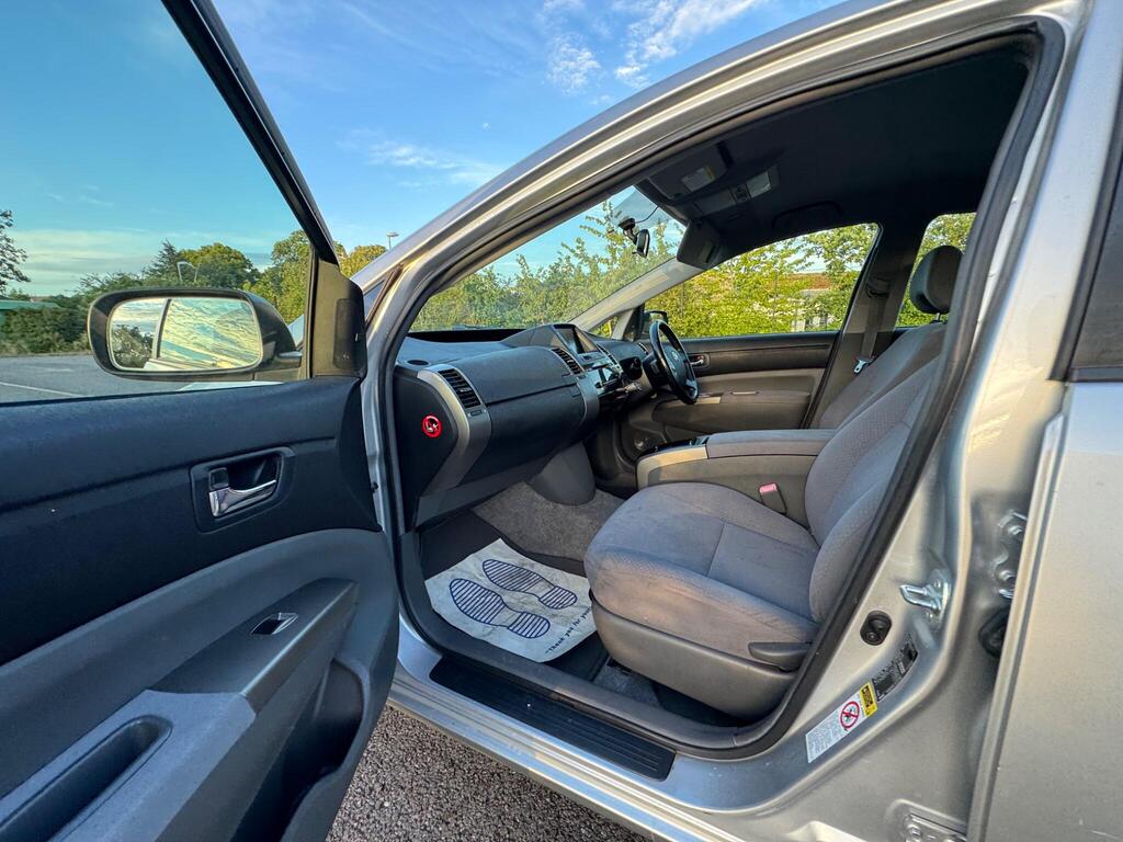 
								Toyota Prius 1.5 T Spirit CVT full									