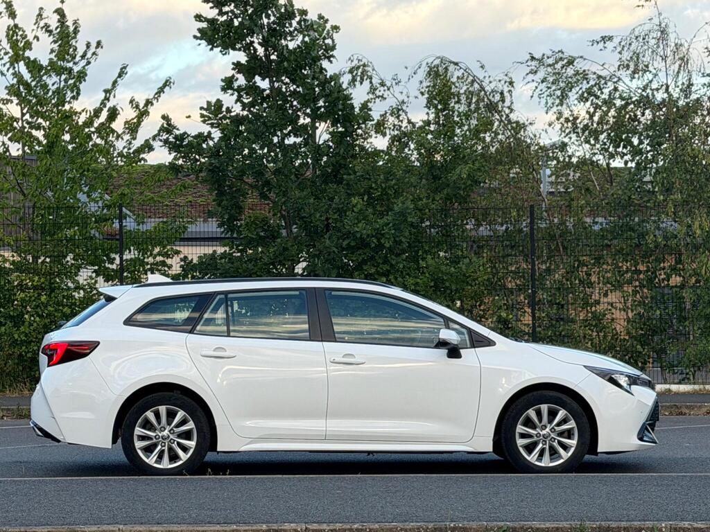 
								Toyota Corolla 1.8 VVT-h Icon Touring Sports CVT Euro 6 full									