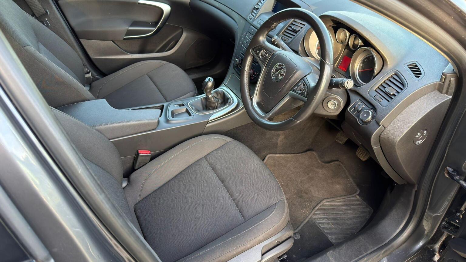 
								VAUXHALL INSIGNIA Hatchback 1.8 full									
