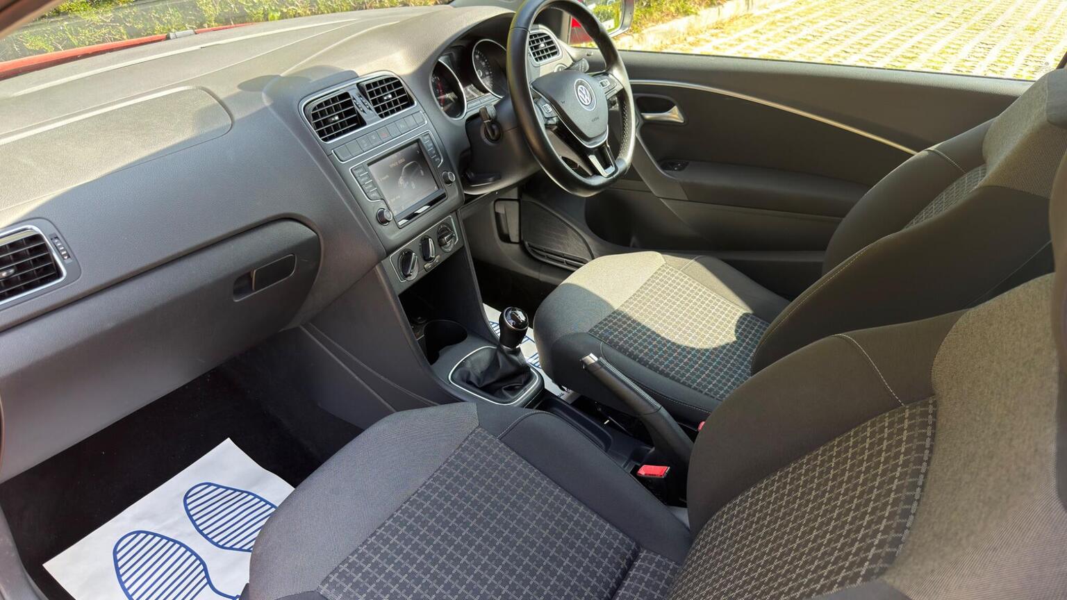 
								VOLKSWAGEN POLO Hatchback 1.0 full									