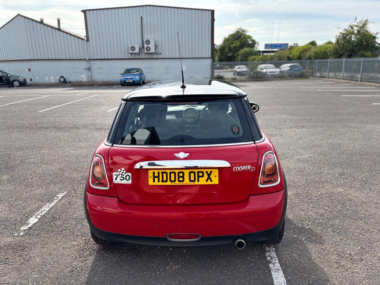 
								MINI Cooper D Hatch full									