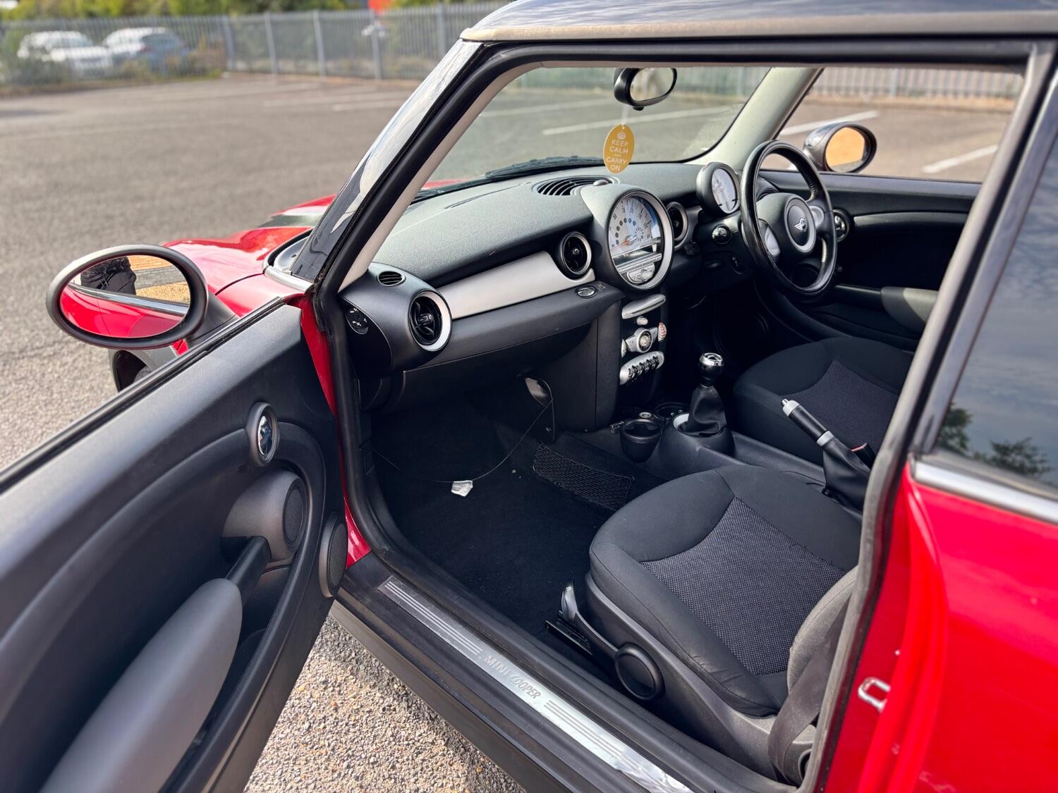 
								MINI Cooper D Hatch full									